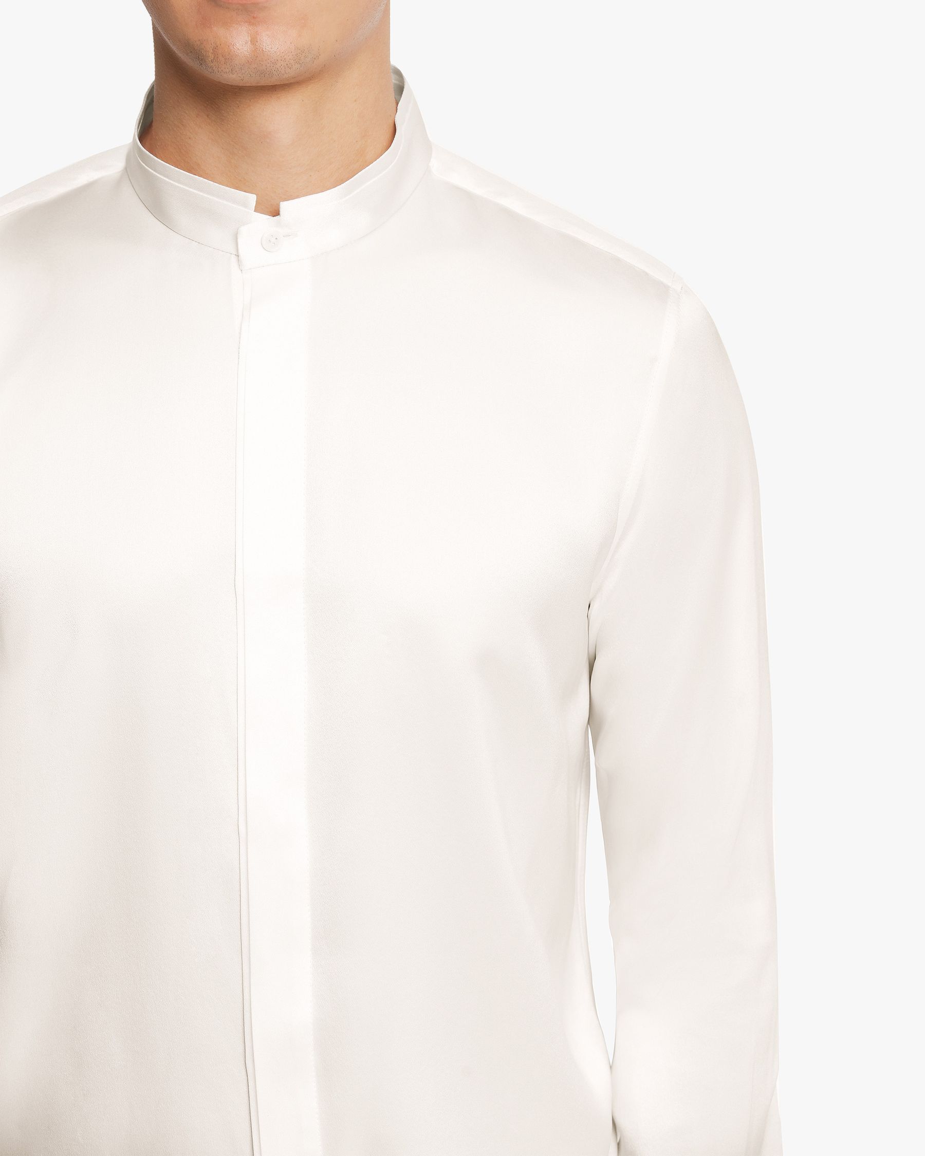 Chemise homme classique en soie à patte de boutonnage dissimulée