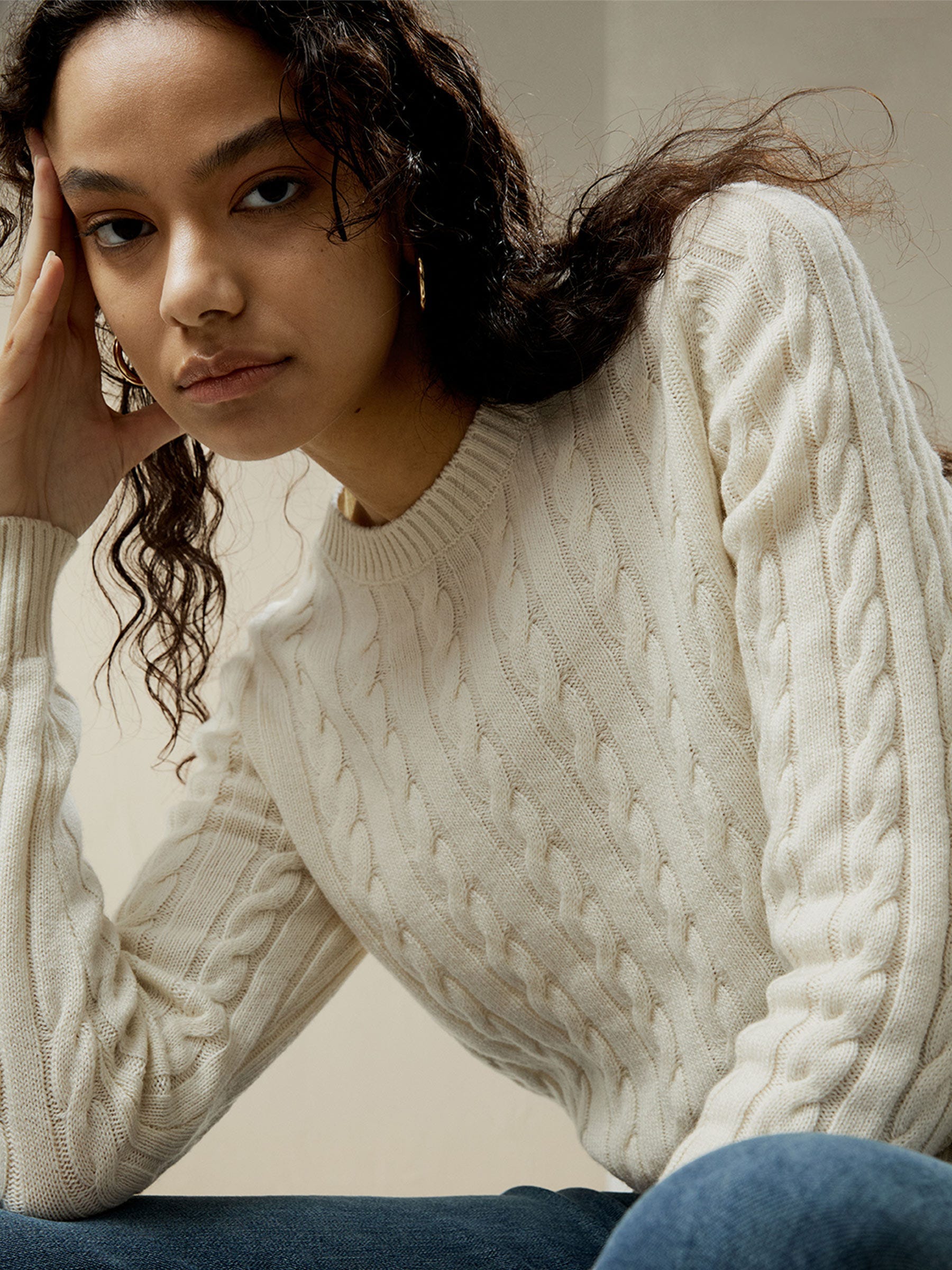 Classic Cable Knit Sweater with Ribbed Edges