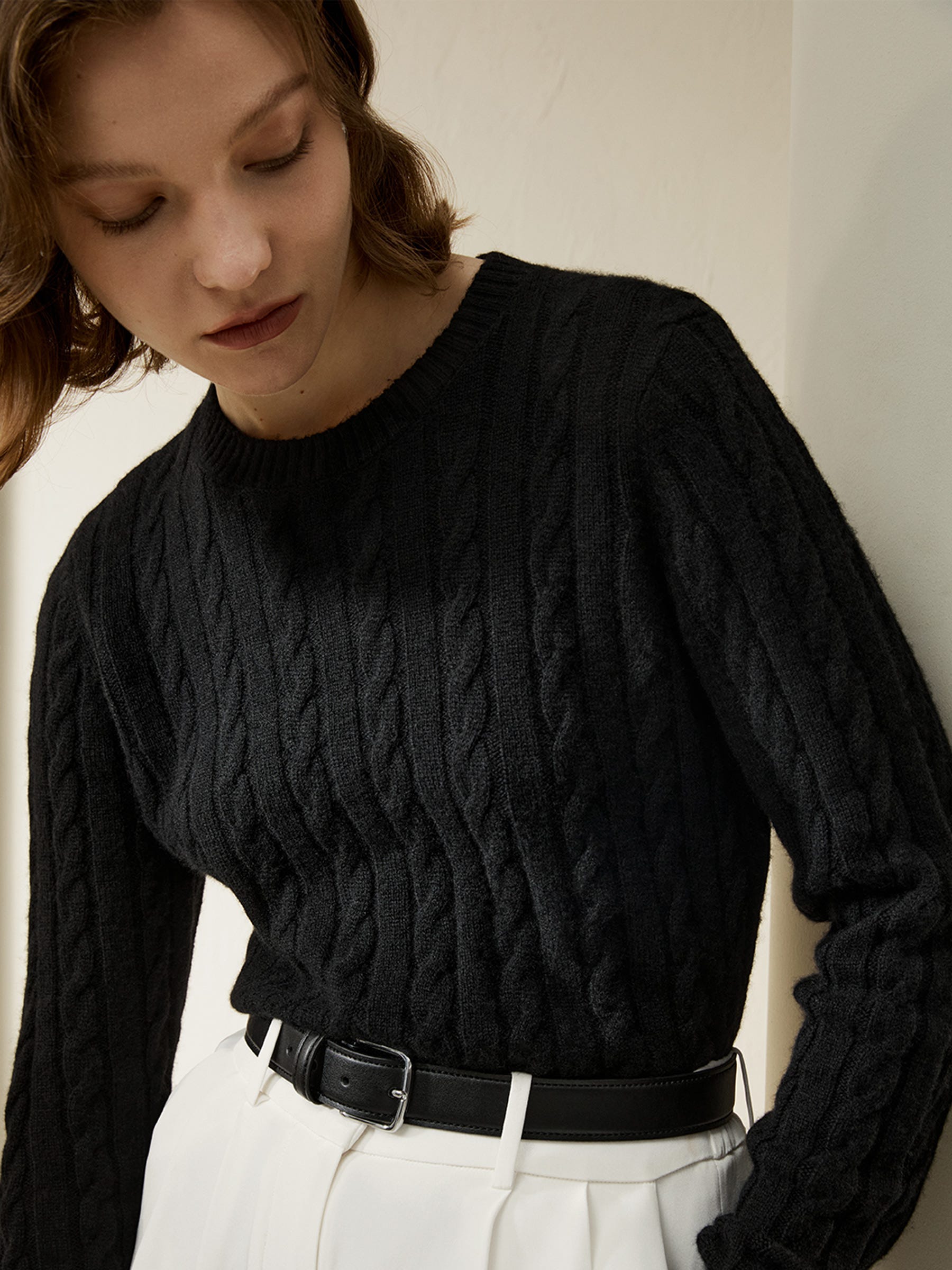 Classic Cable Knit Sweater with Ribbed Edges