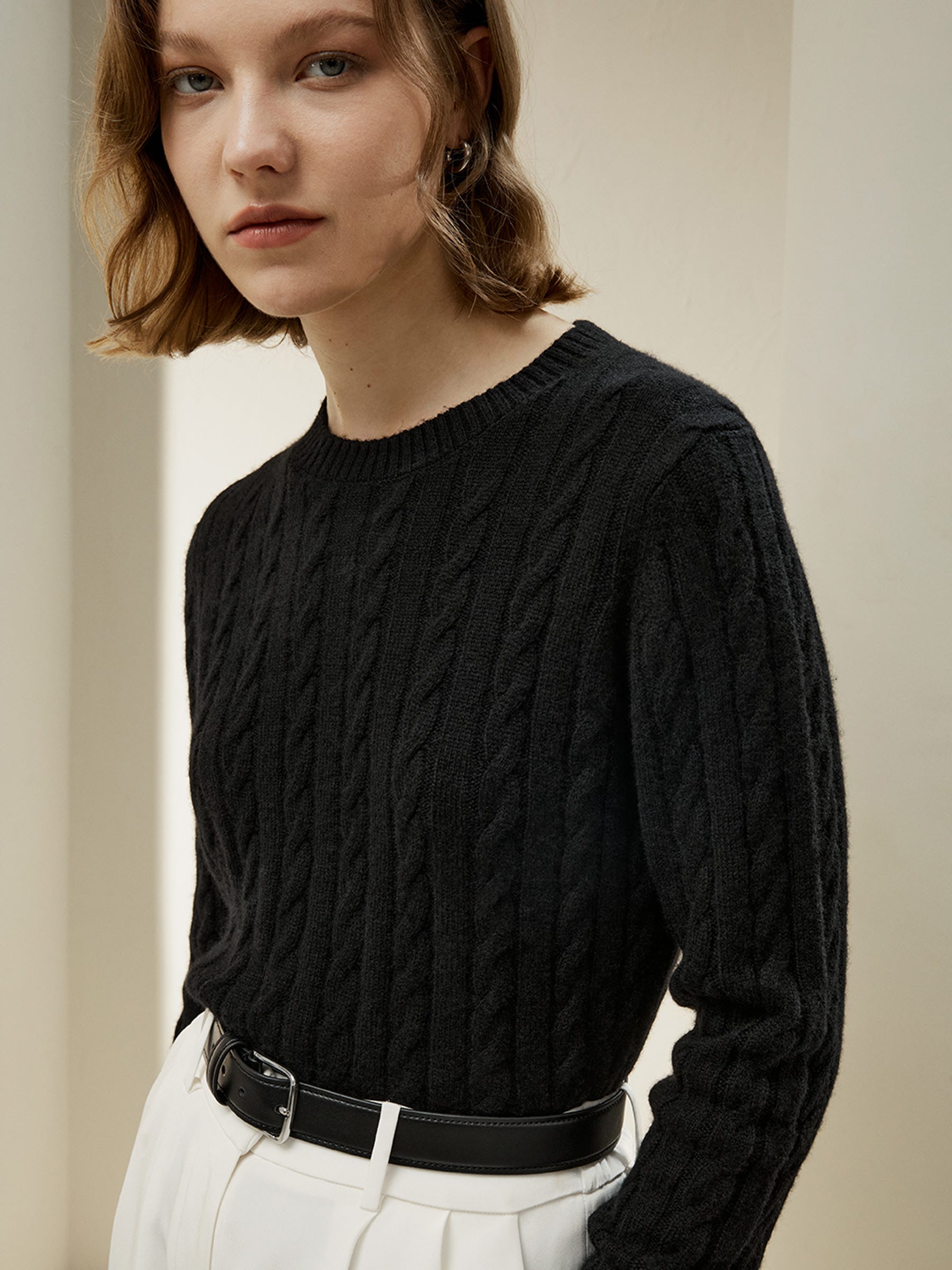 Classic Cable Knit Sweater with Ribbed Edges