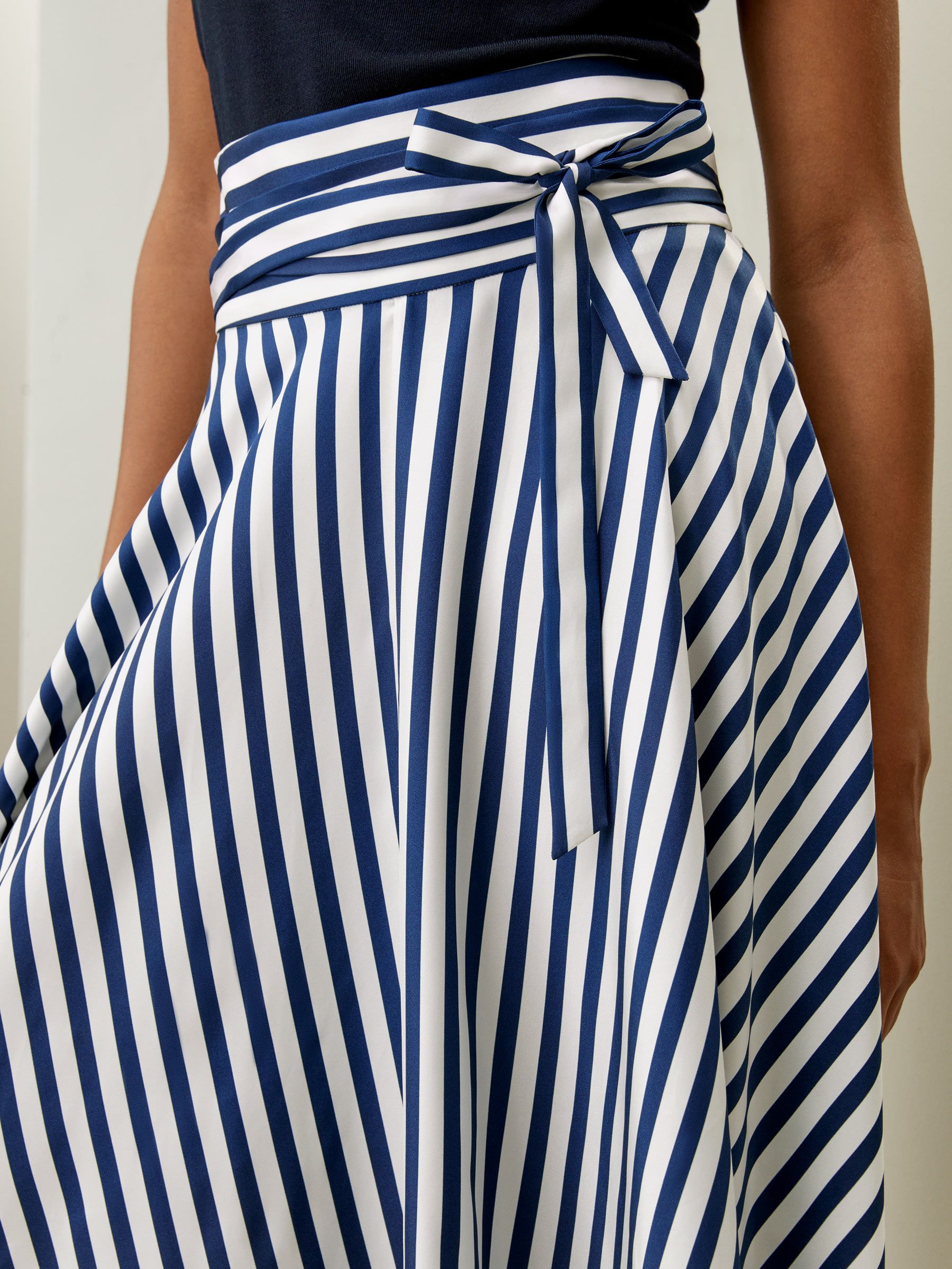 【한채영님 착용】Silk Striped Midi Skirt