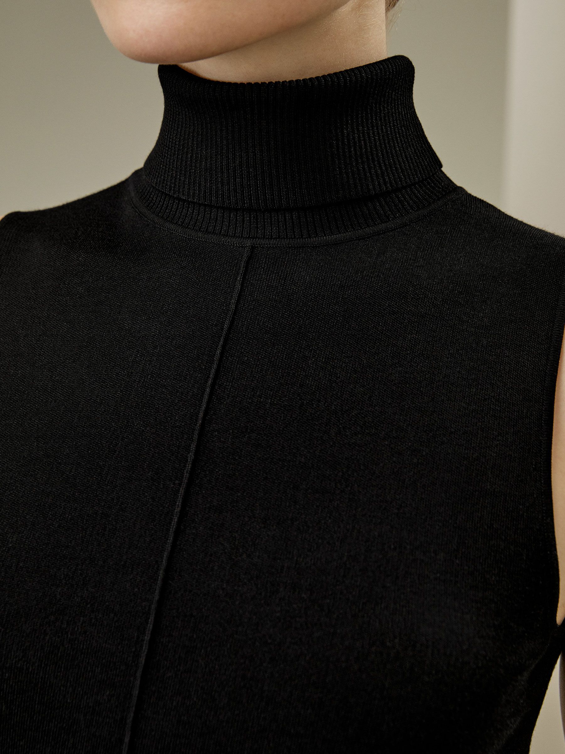 Silk Knitted Turtleneck Sleeveless Top