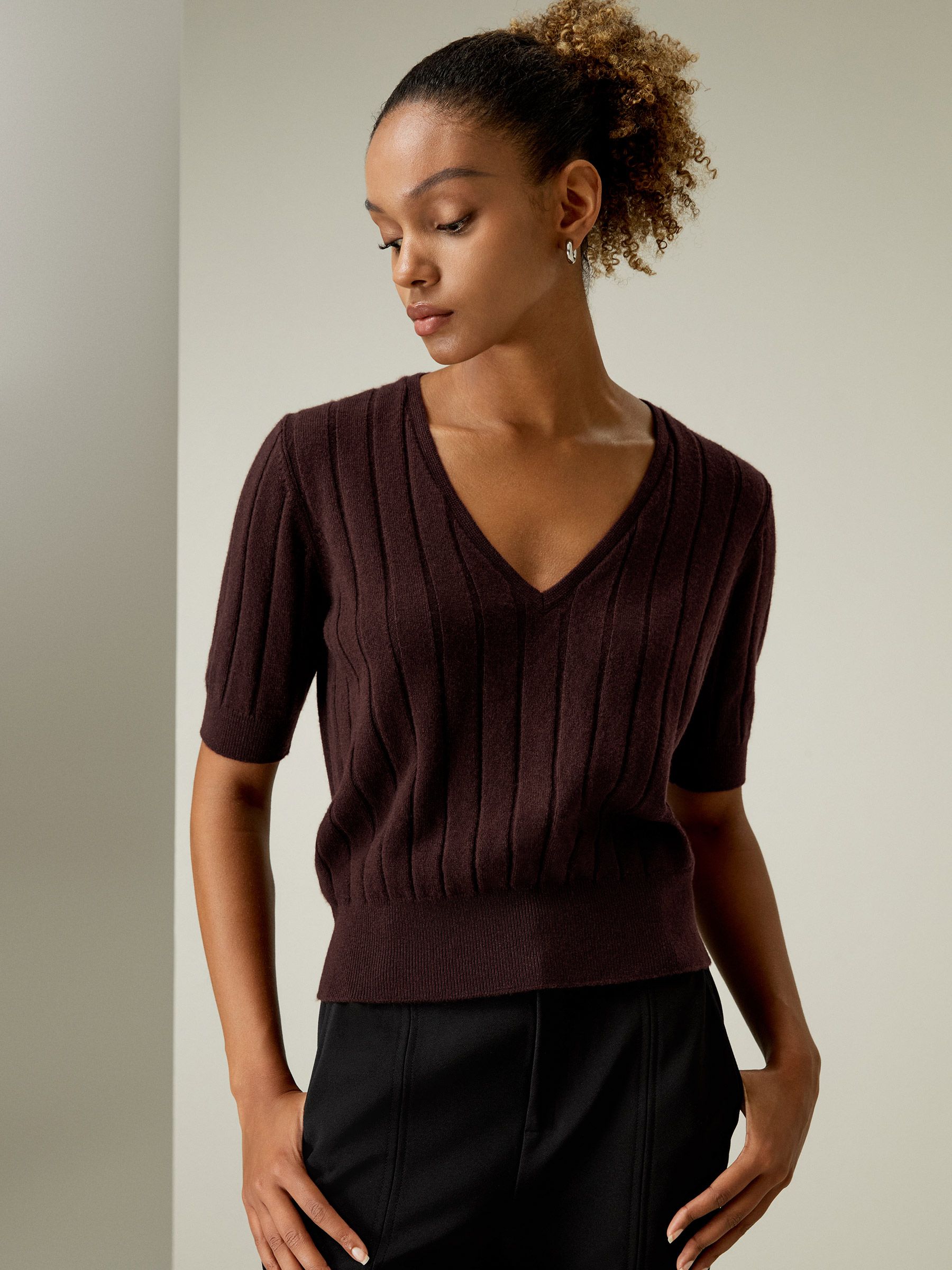 Maglietta in cashmere con scollo a V