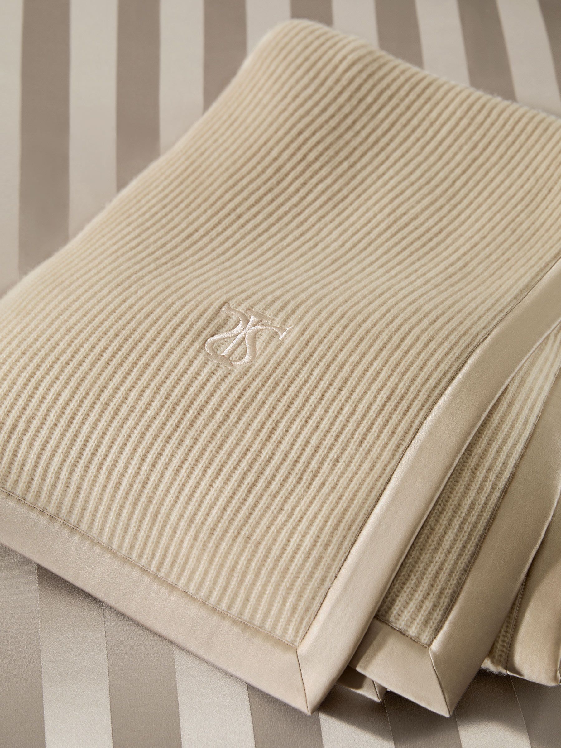 Cashmere Throw With Silk Edging