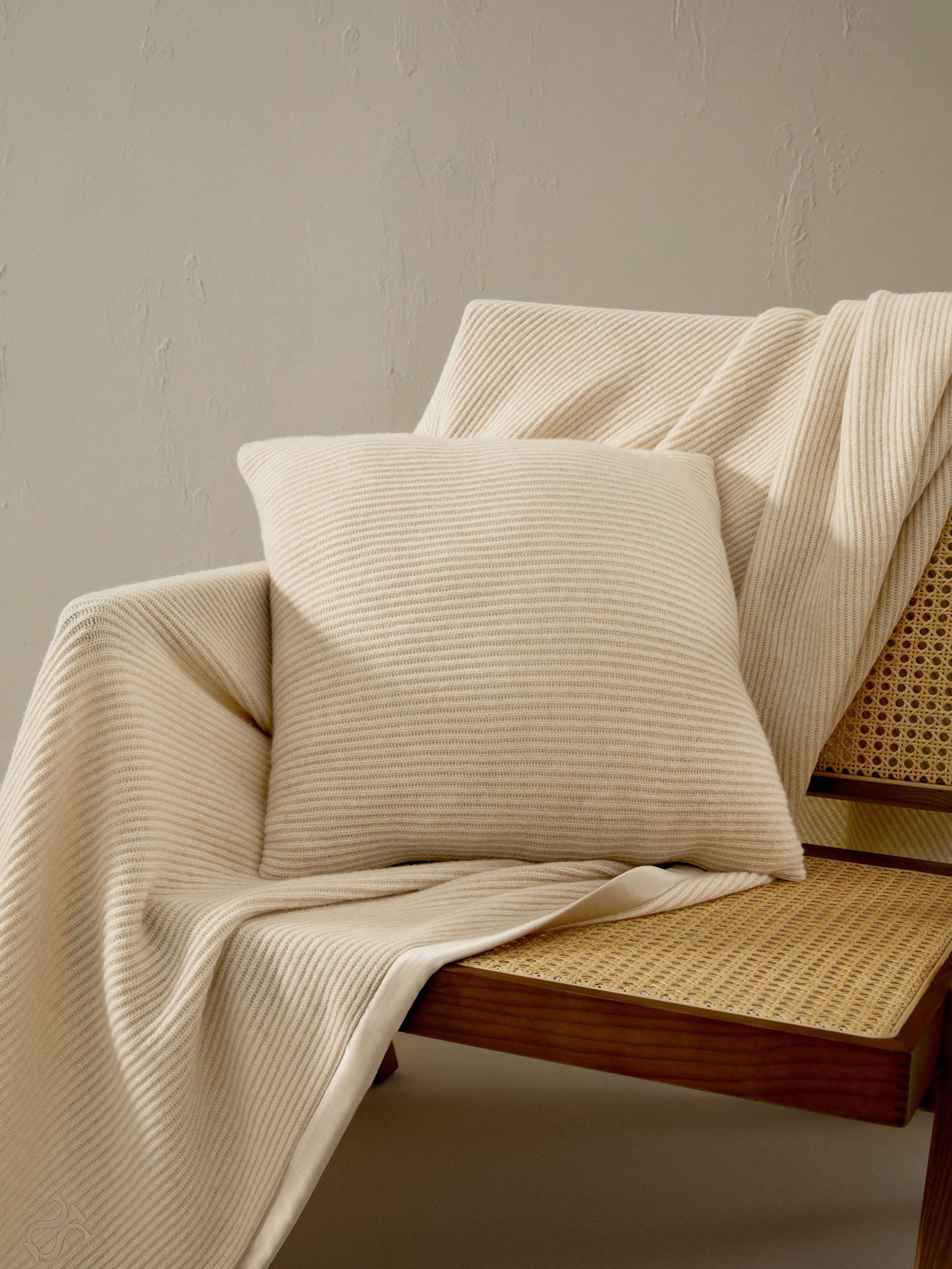 Cashmere Throw With Silk Edging