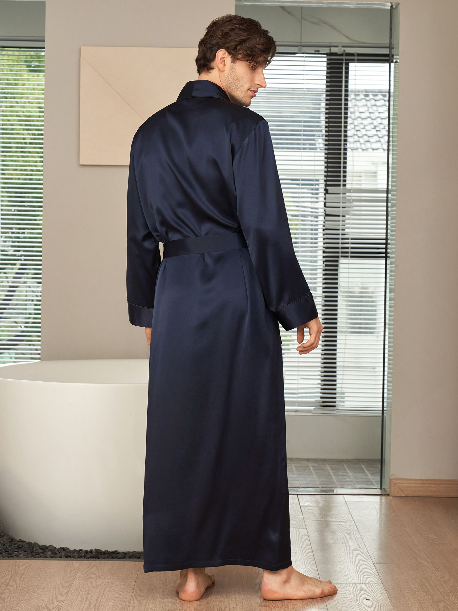 Robe Homme En Soie Plein Longueur Classique