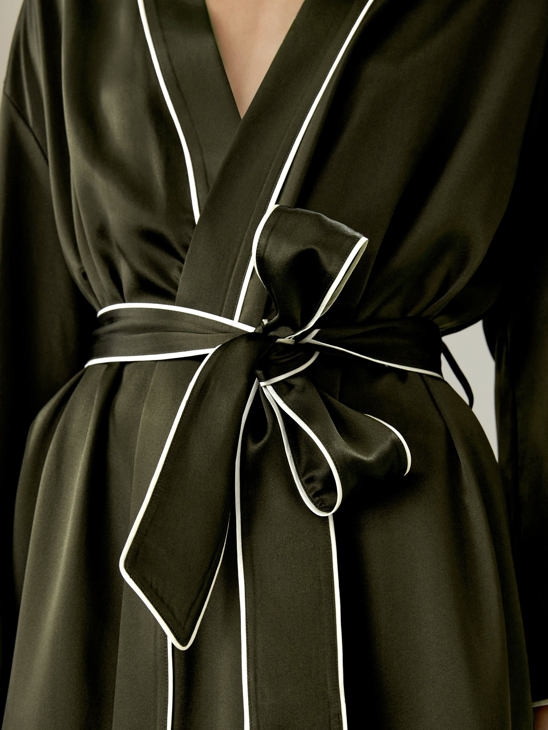 Contrast Piping Long Sleeves Night Robe