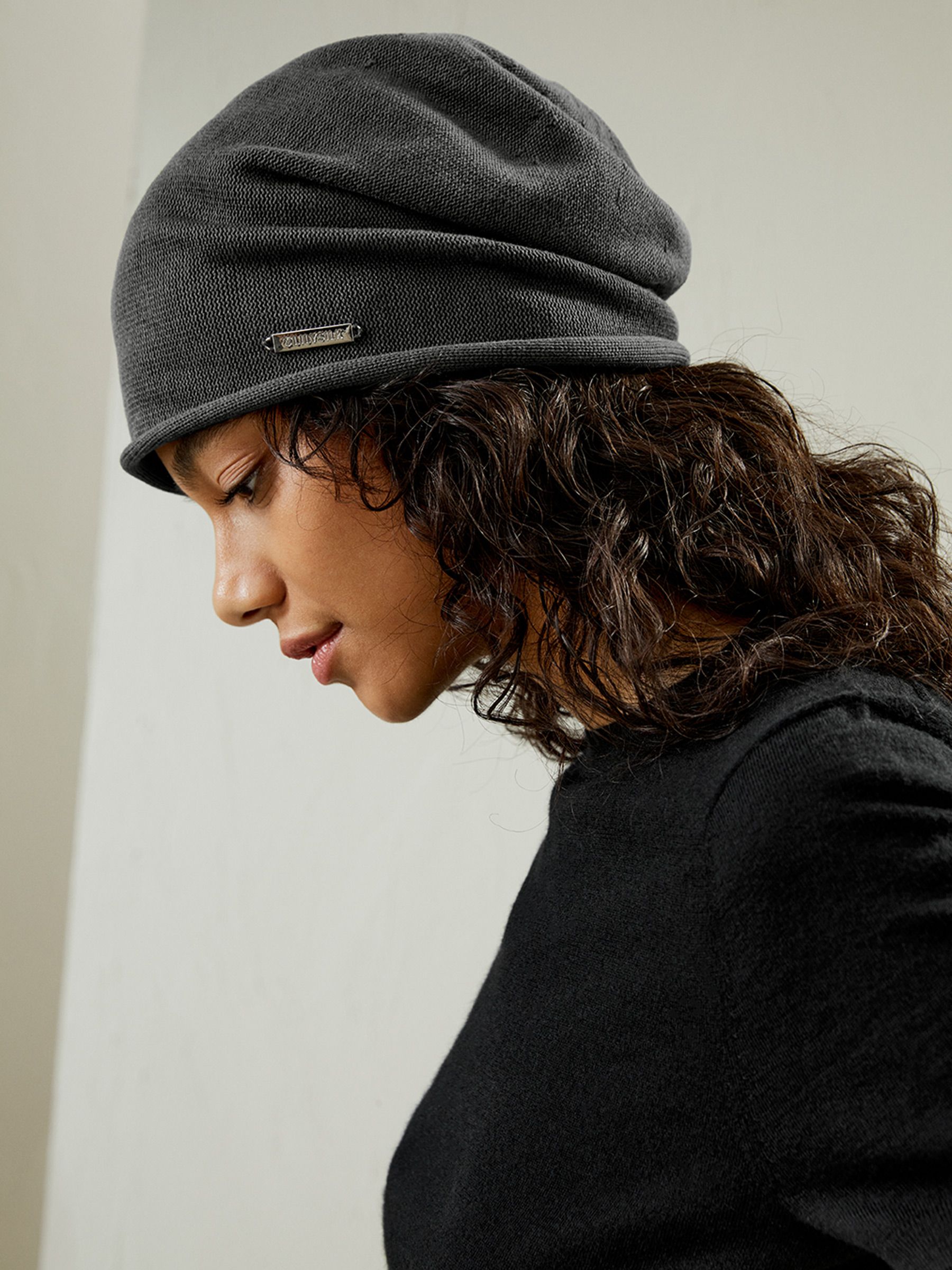 Alsidig Metal Logo Silke Beanie