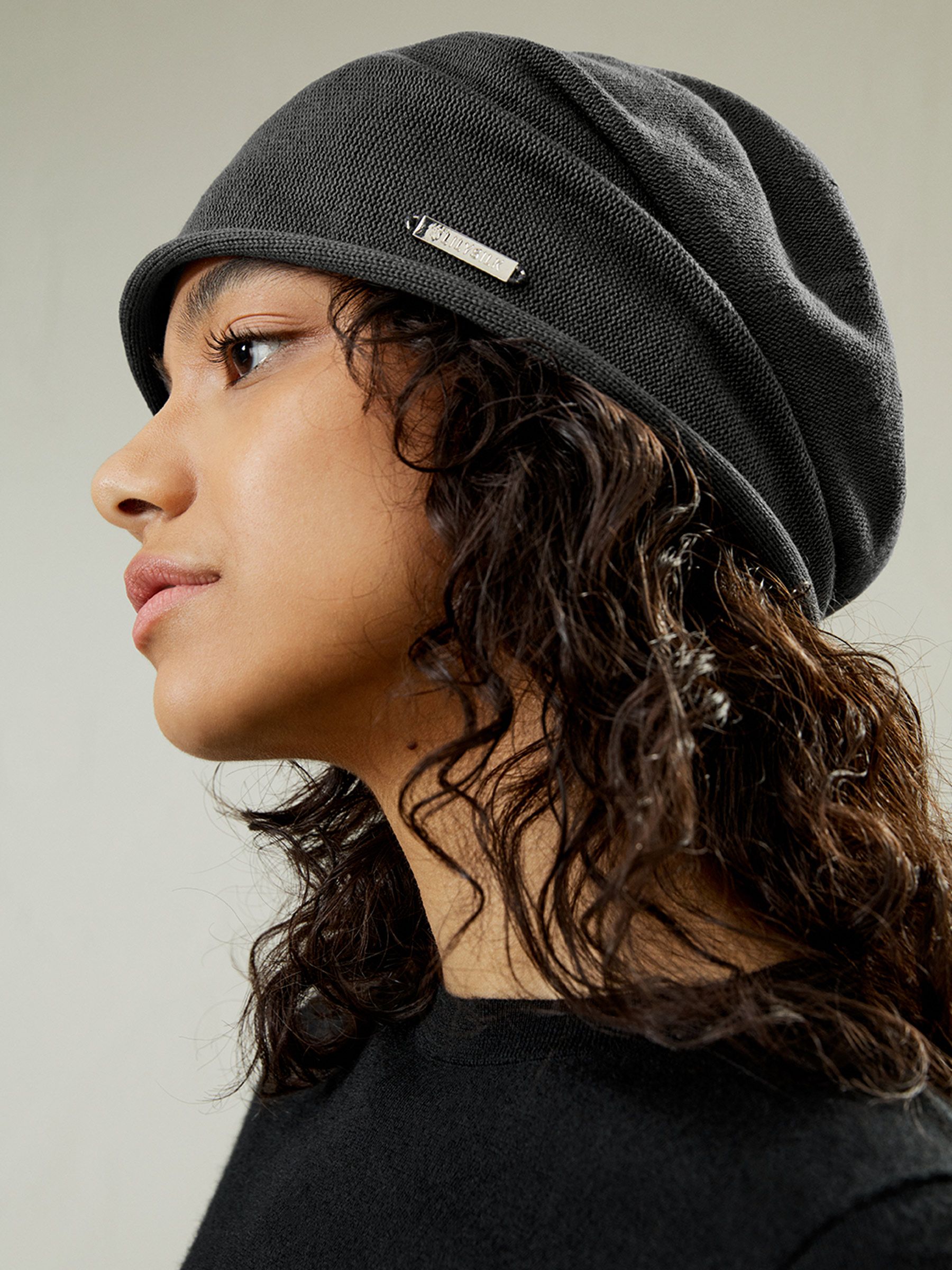 Alsidig Metal Logo Silke Beanie