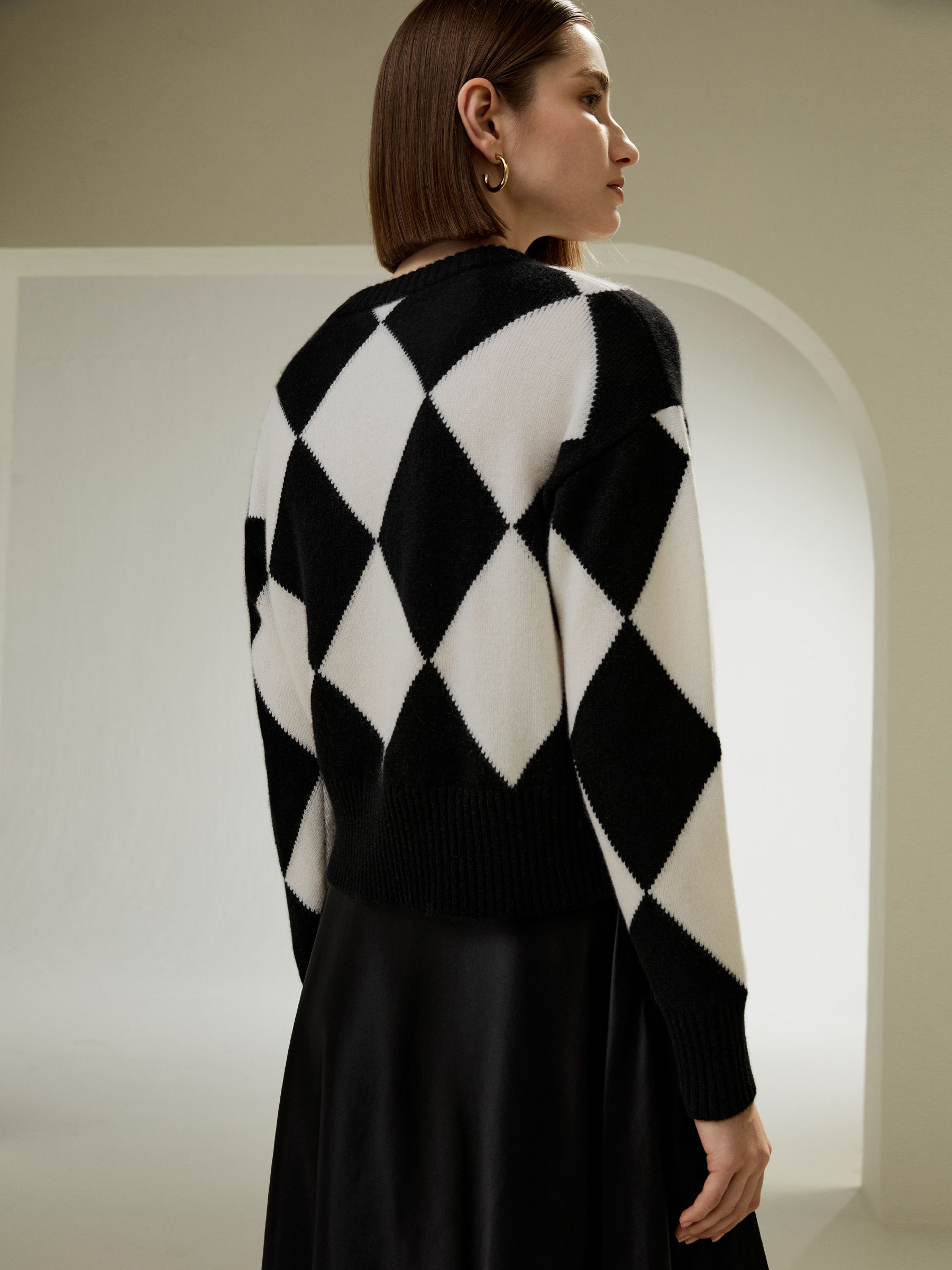 Round Neck Diamond Pattern Cashmere Sweater