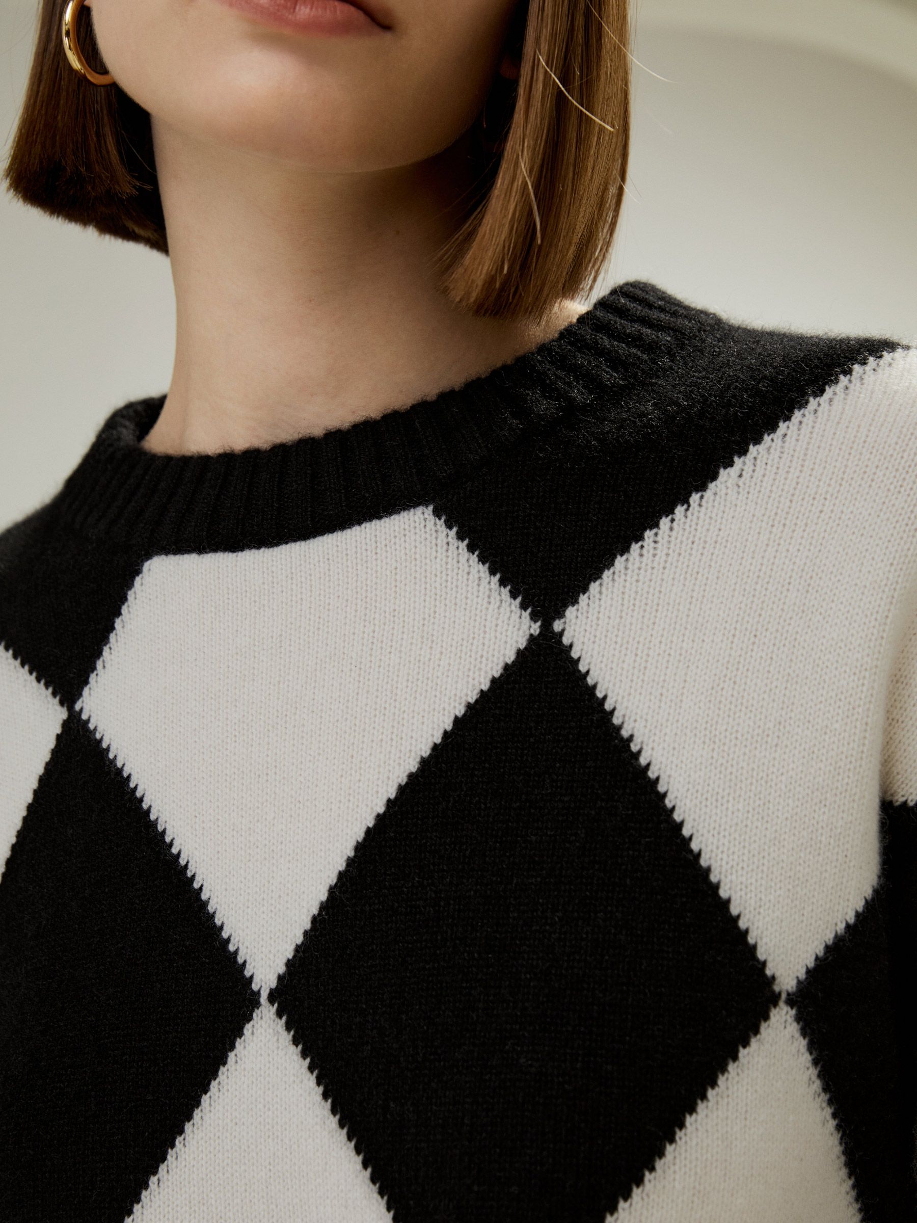 Round Neck Diamond Pattern Cashmere Sweater