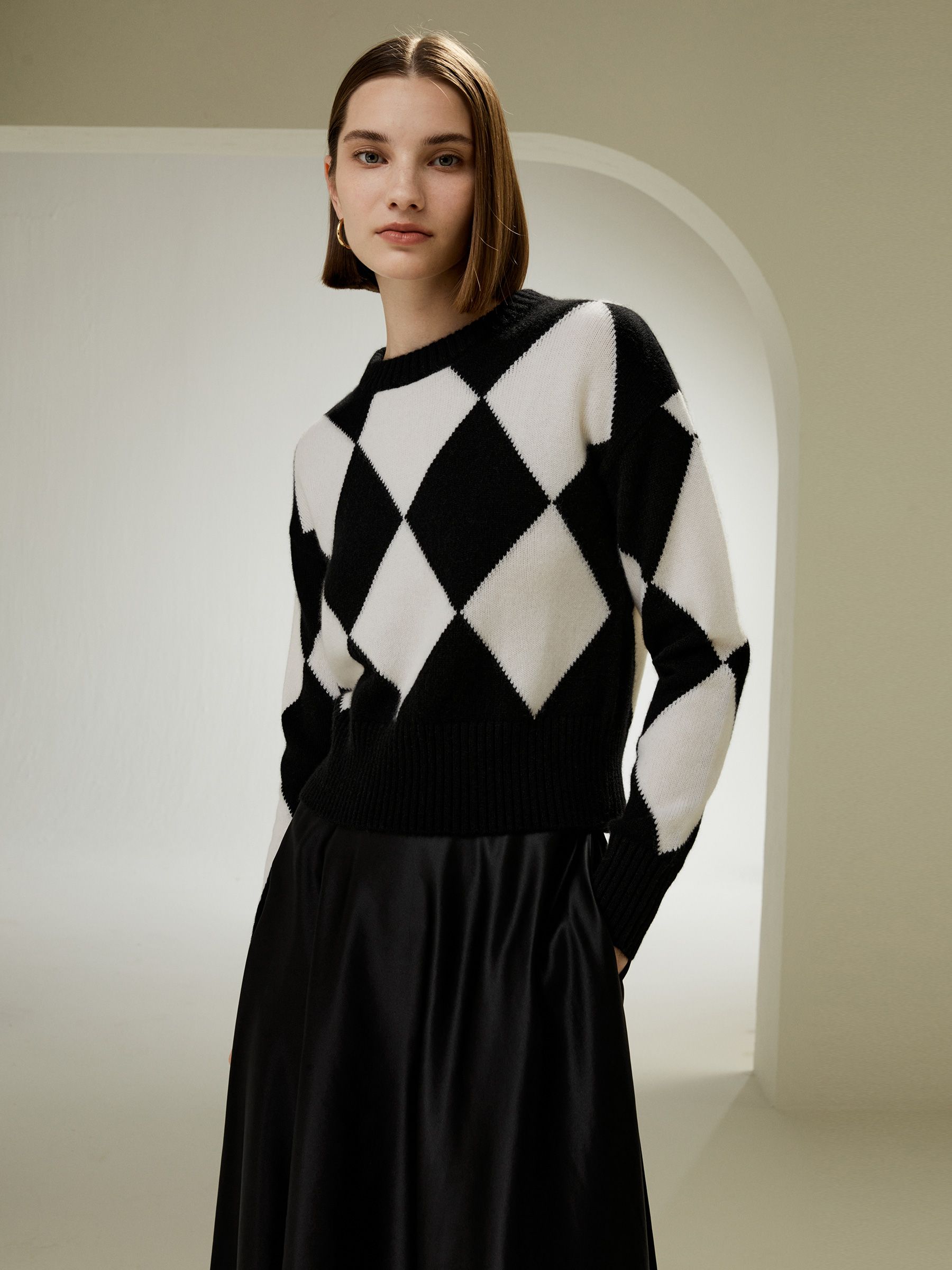 Round Neck Diamond Pattern Cashmere Sweater