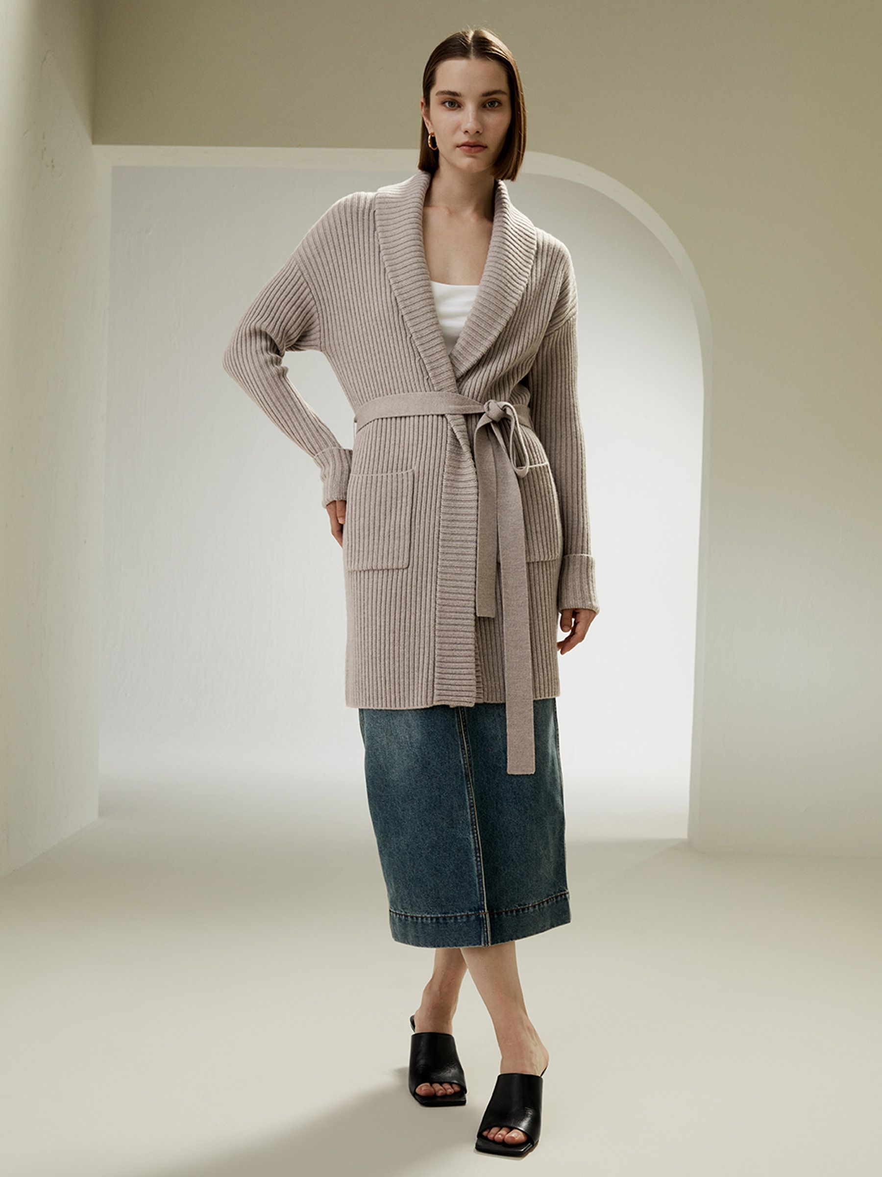 Cardigan con collo a scialle in lana merino