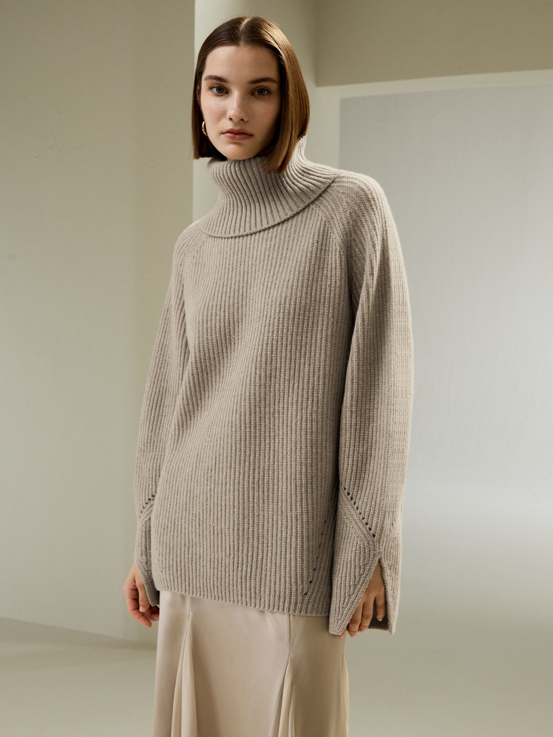 Maglione oversize in lana merino con maniche a fessura