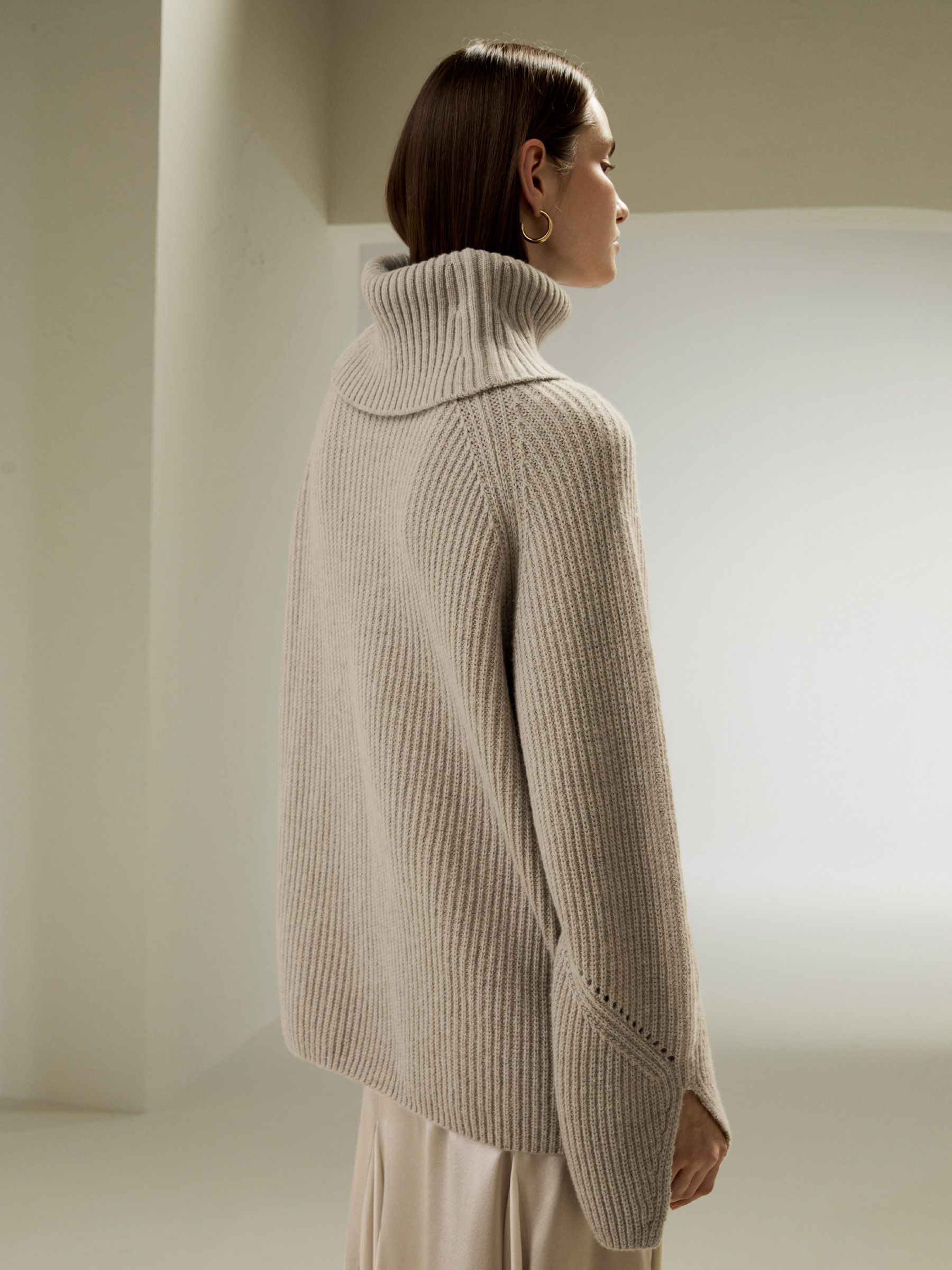 【메리지히님 착용】Oversized Merino Wool Sweater with Slit Sleeve