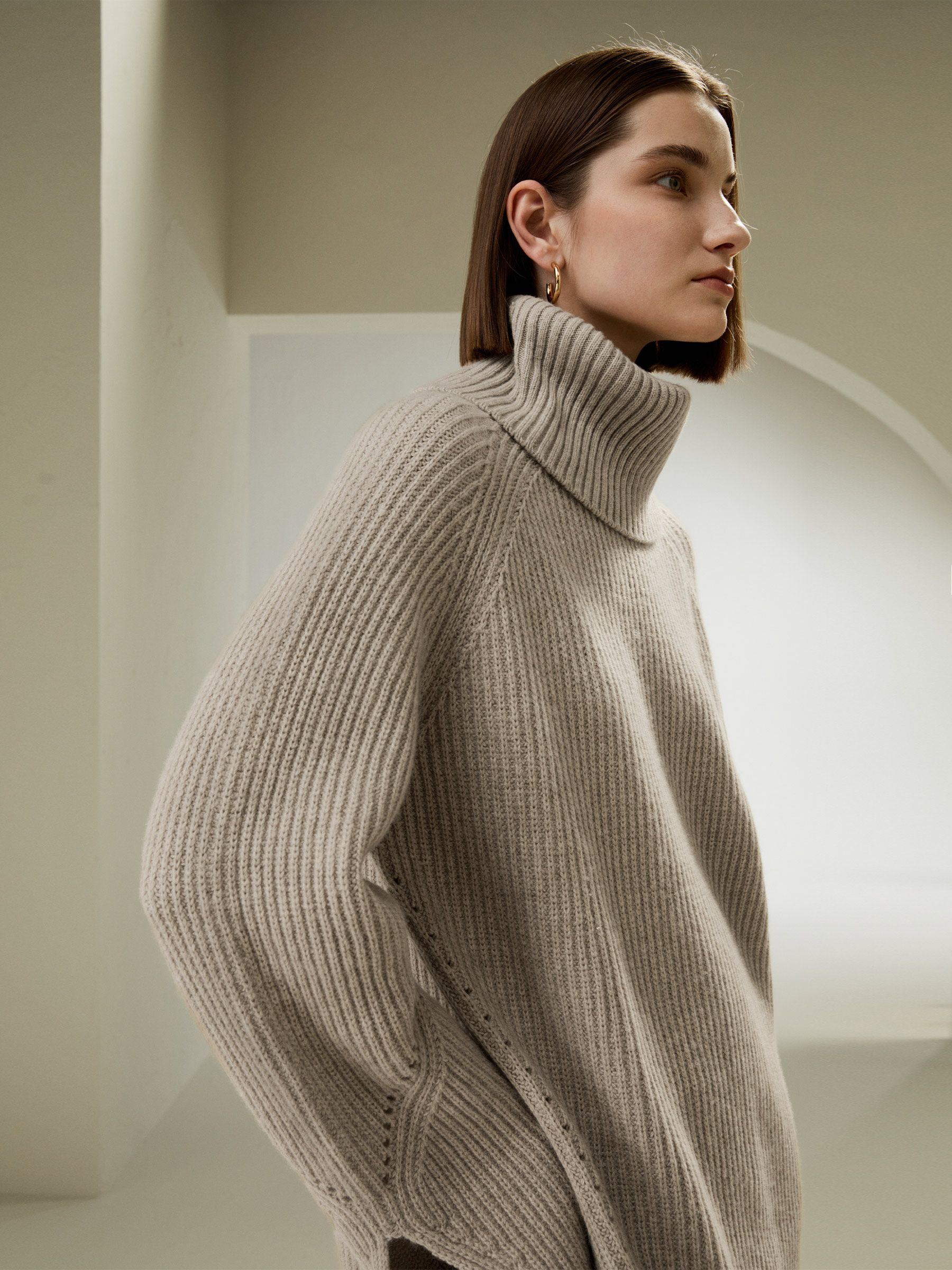 【메리지히님 착용】Oversized Merino Wool Sweater with Slit Sleeve