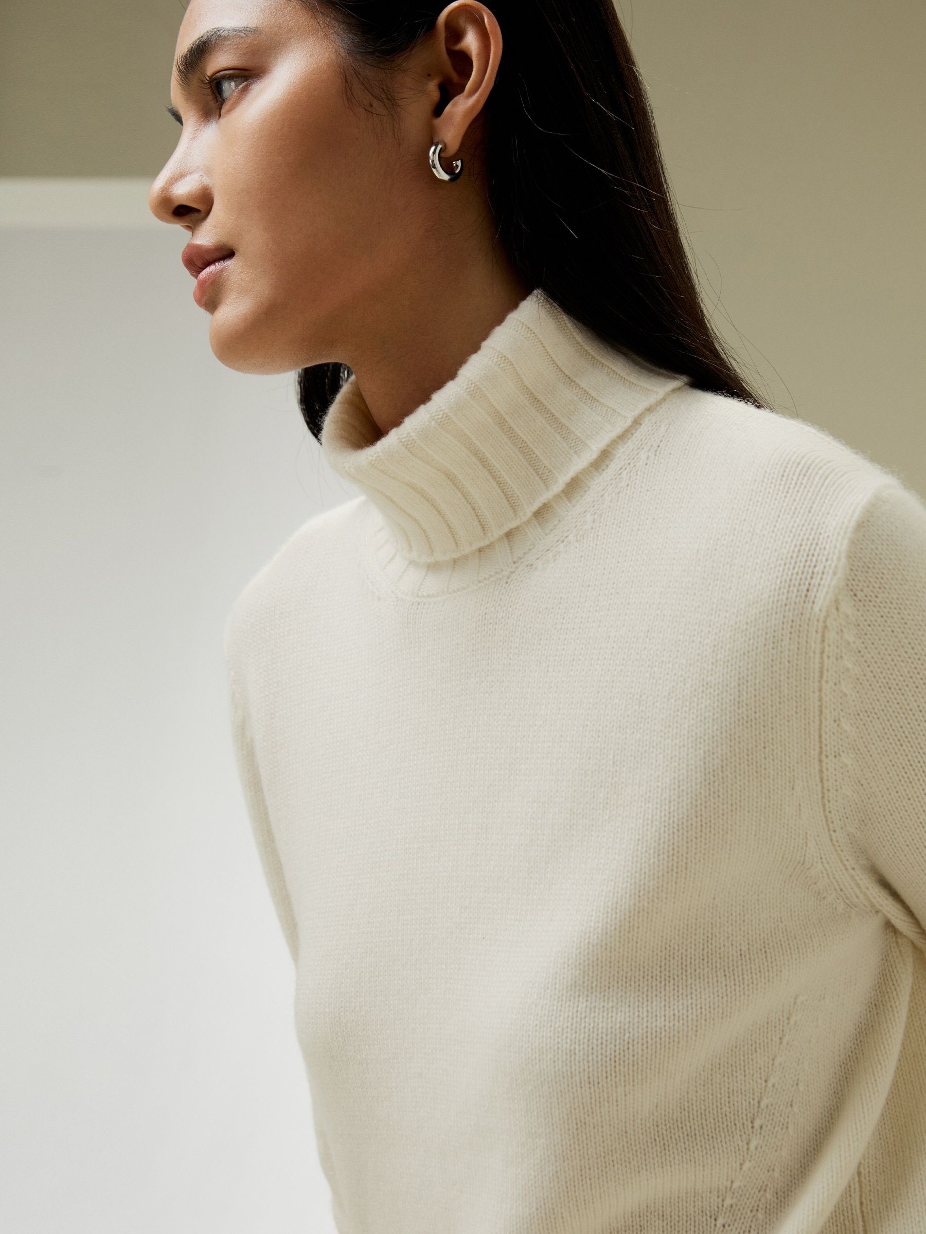 Turtleneck Sweater with Rib Hemline