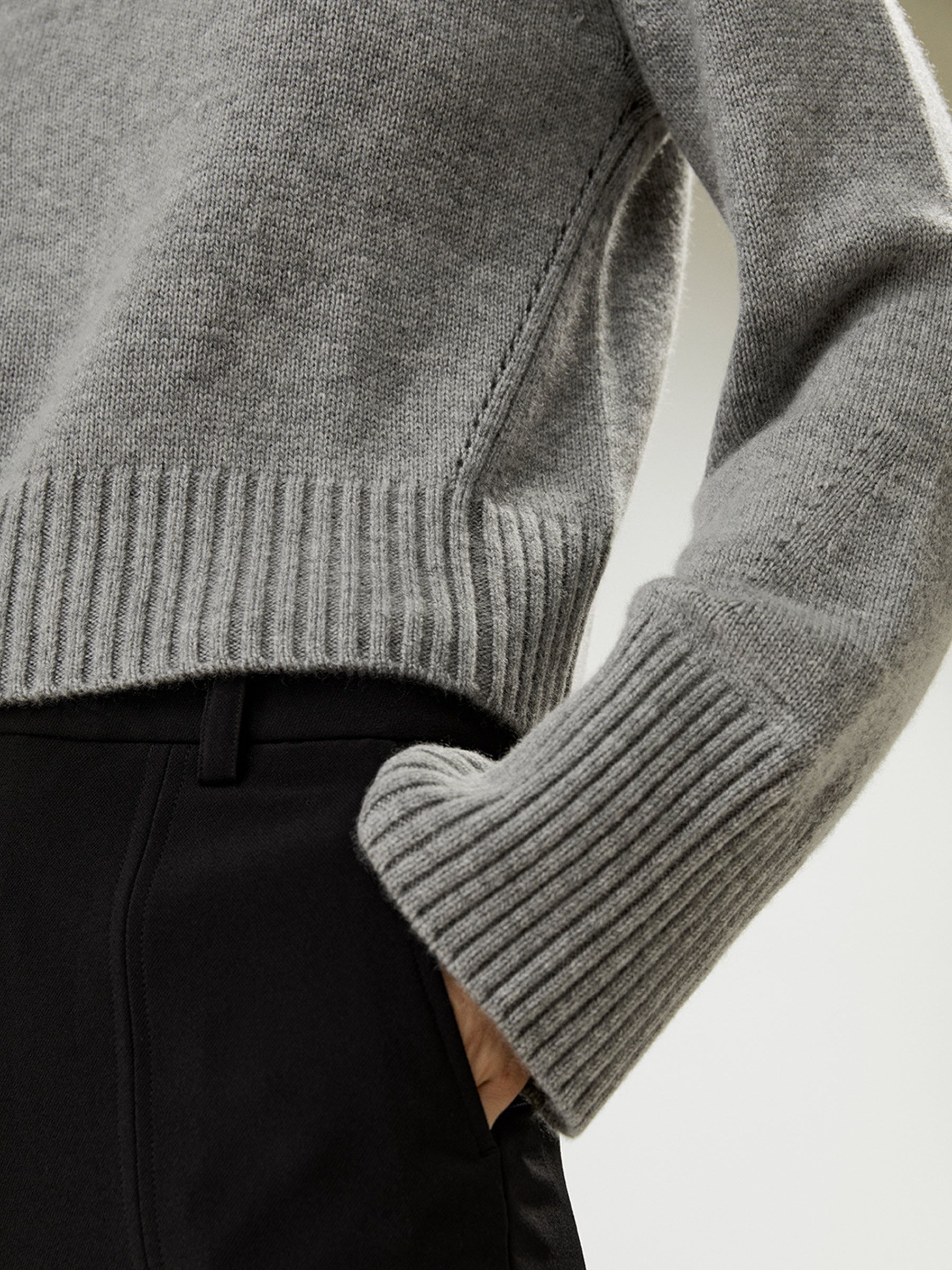 Ribbed Collar and Hemline Wool Cashmere Sweater