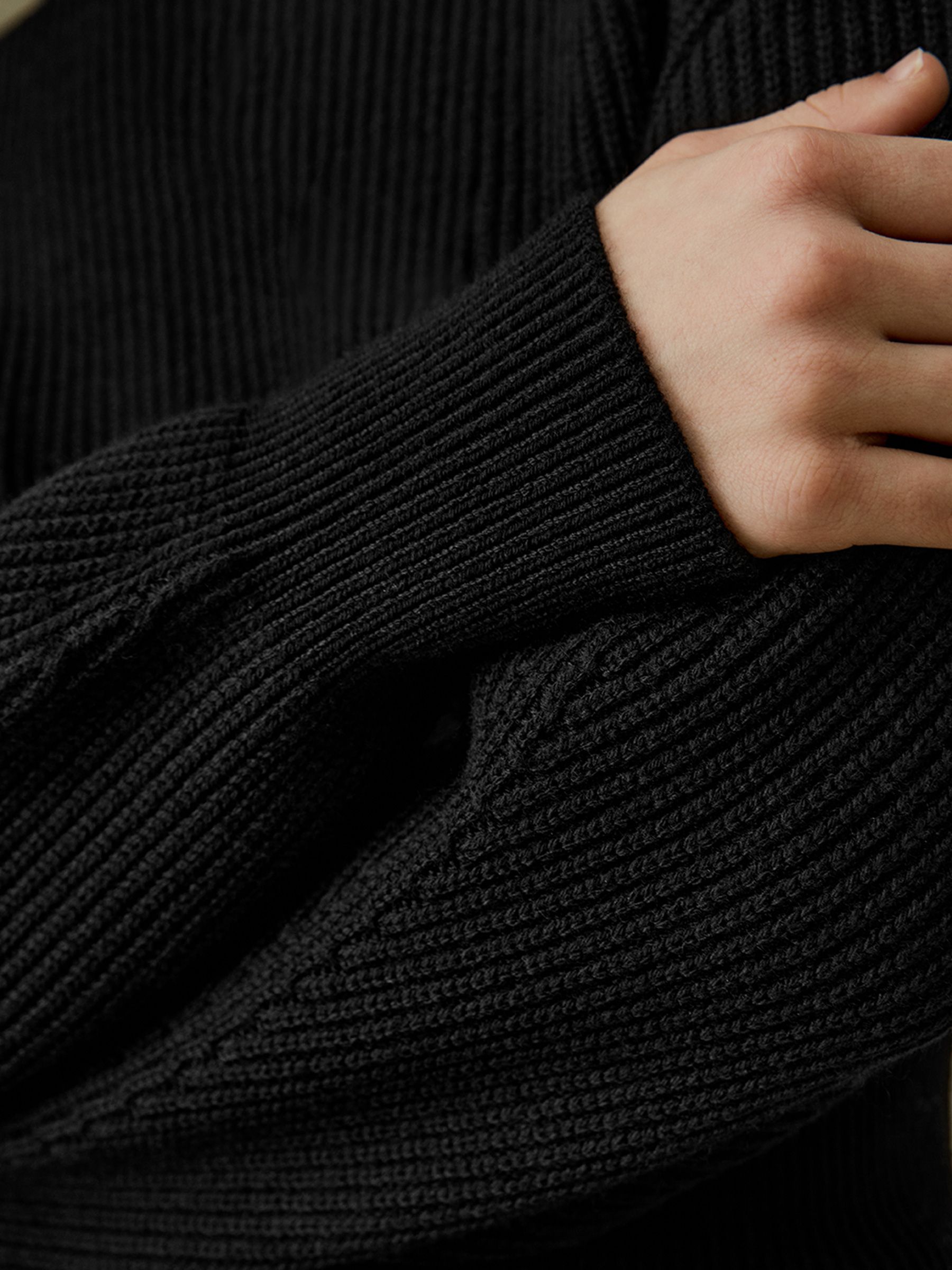 Round Neck Drop-Shoulder Merino Wool Swearer