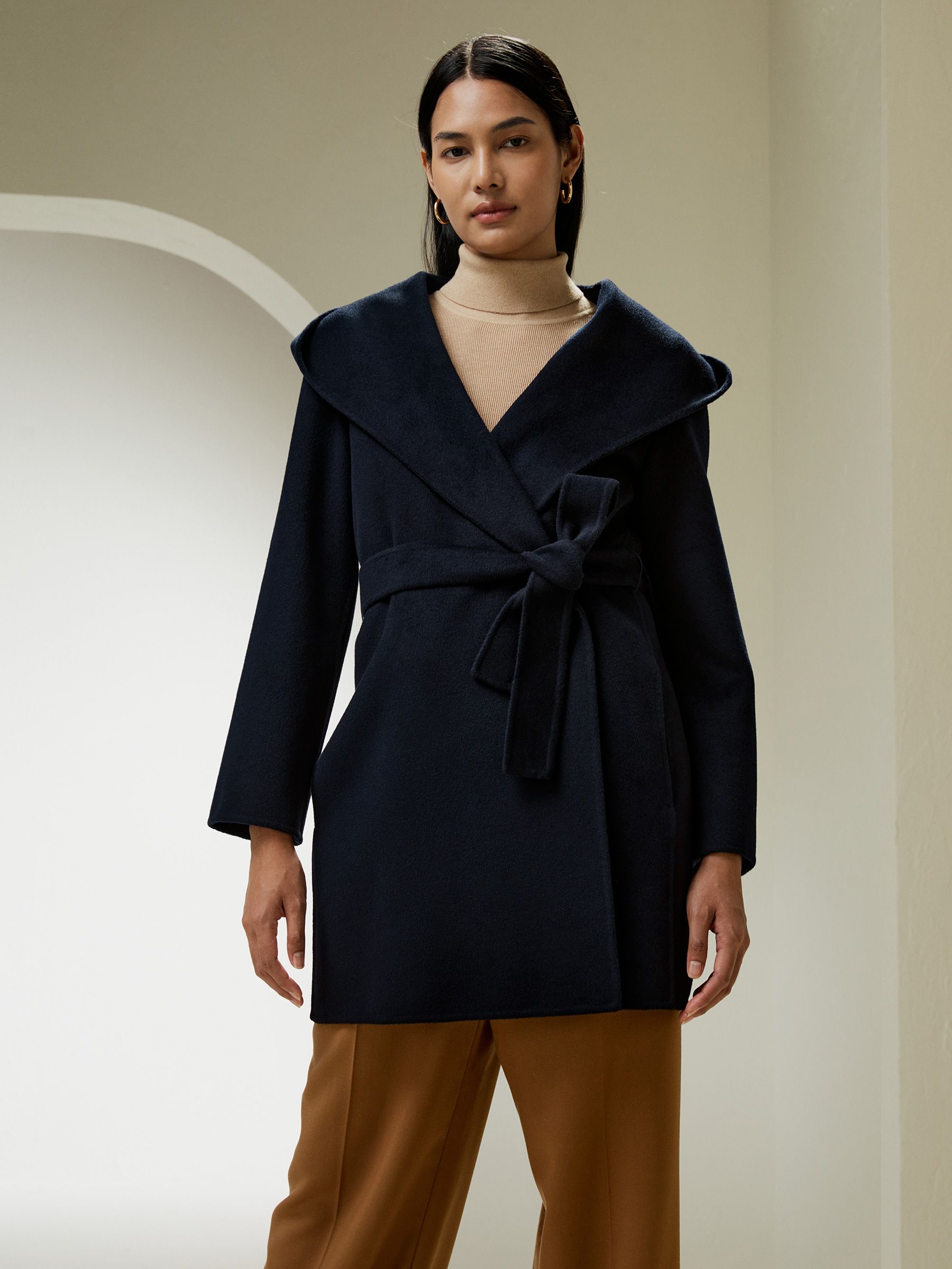 Manteau court à capuche ceinturé en mélange de cachemire et de laine