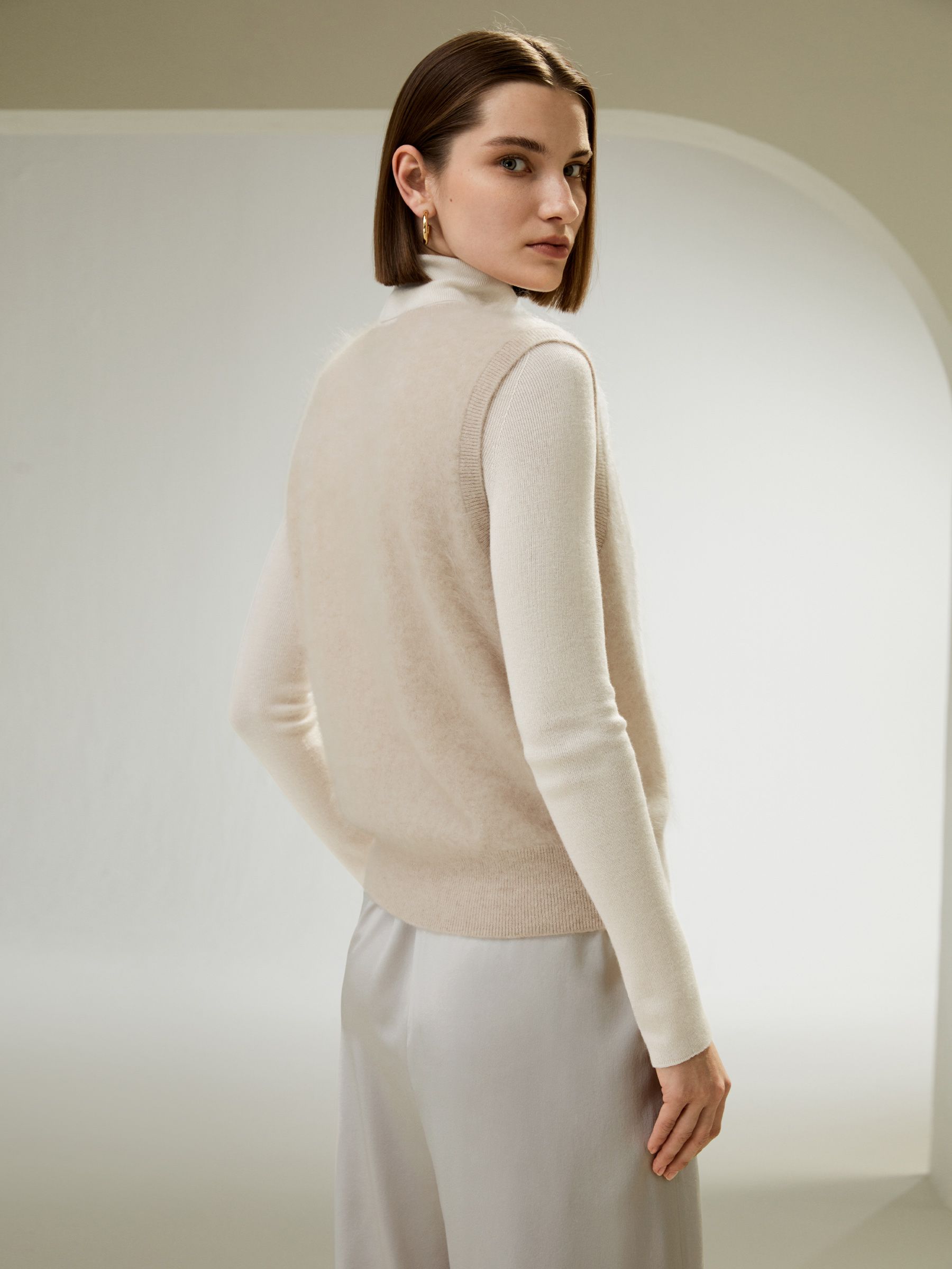 【황신혜 배우님 착용】Brushed Cashmere Vest