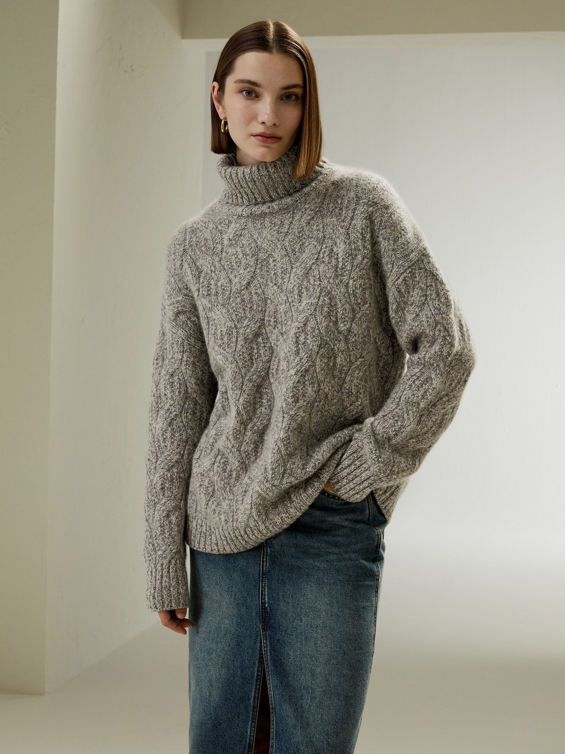 Maglione dolcevita in cashmere lavorato a trecce