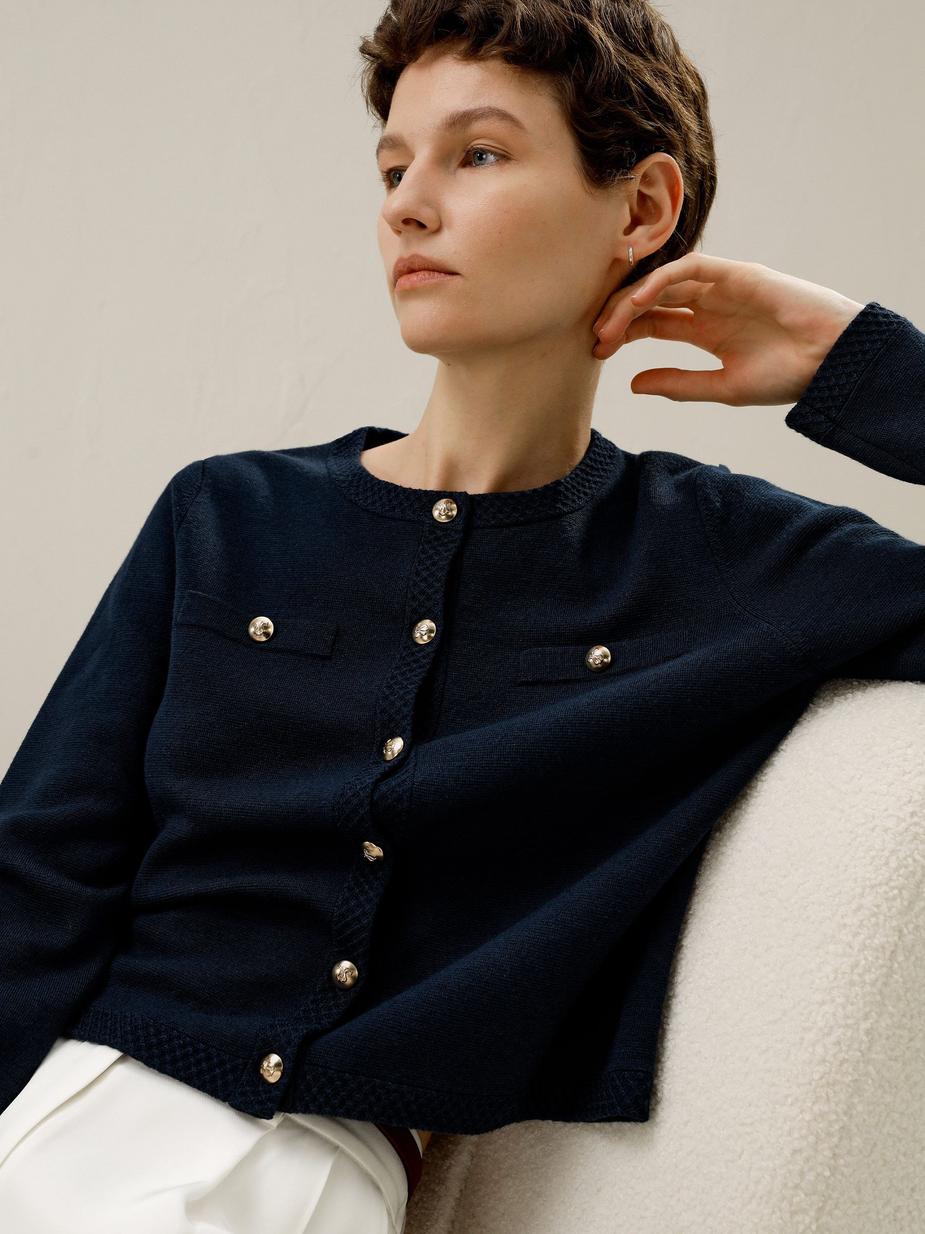 Veste pull en laine boutonnée sur le devant pour femme