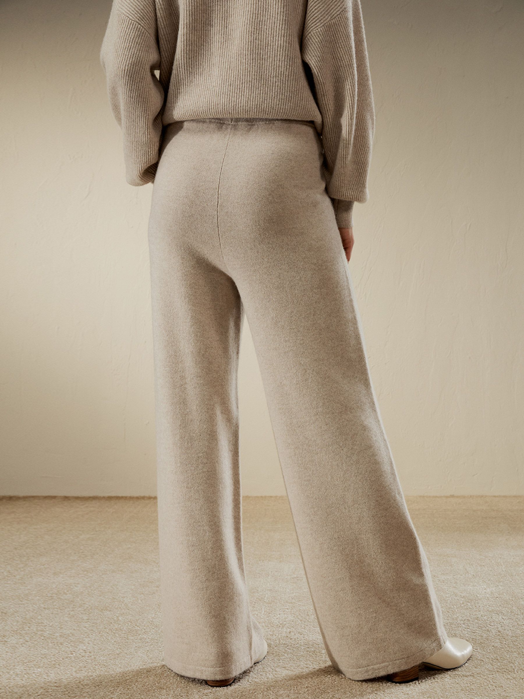 Fluid Cashmere Sweatpants