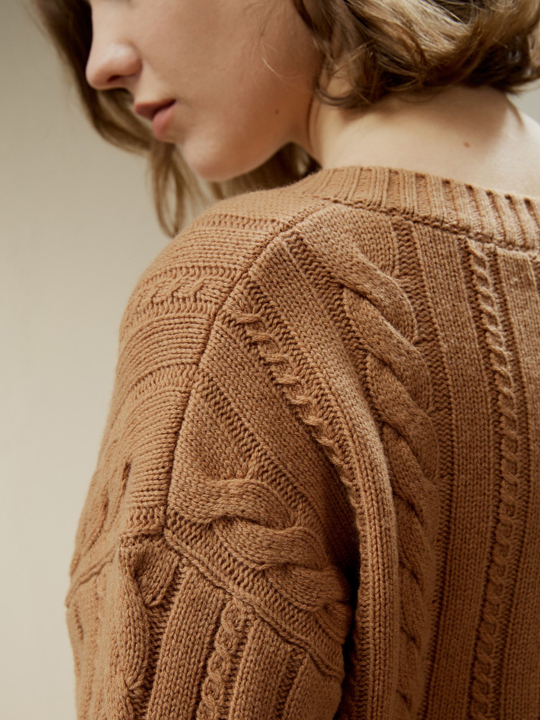 Pull en mélange de laine et de cachemire à tricot torsadé