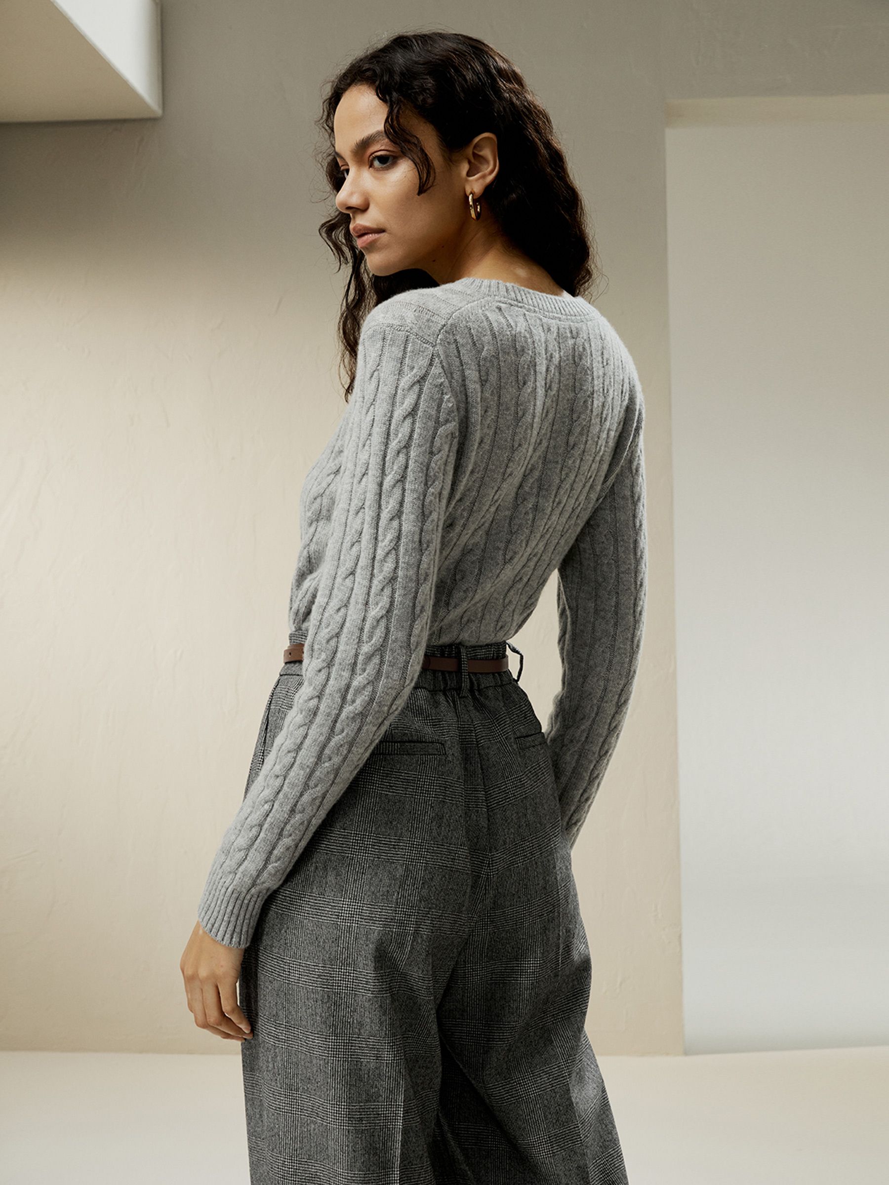 Classic Cable Knit Sweater with Ribbed Edges