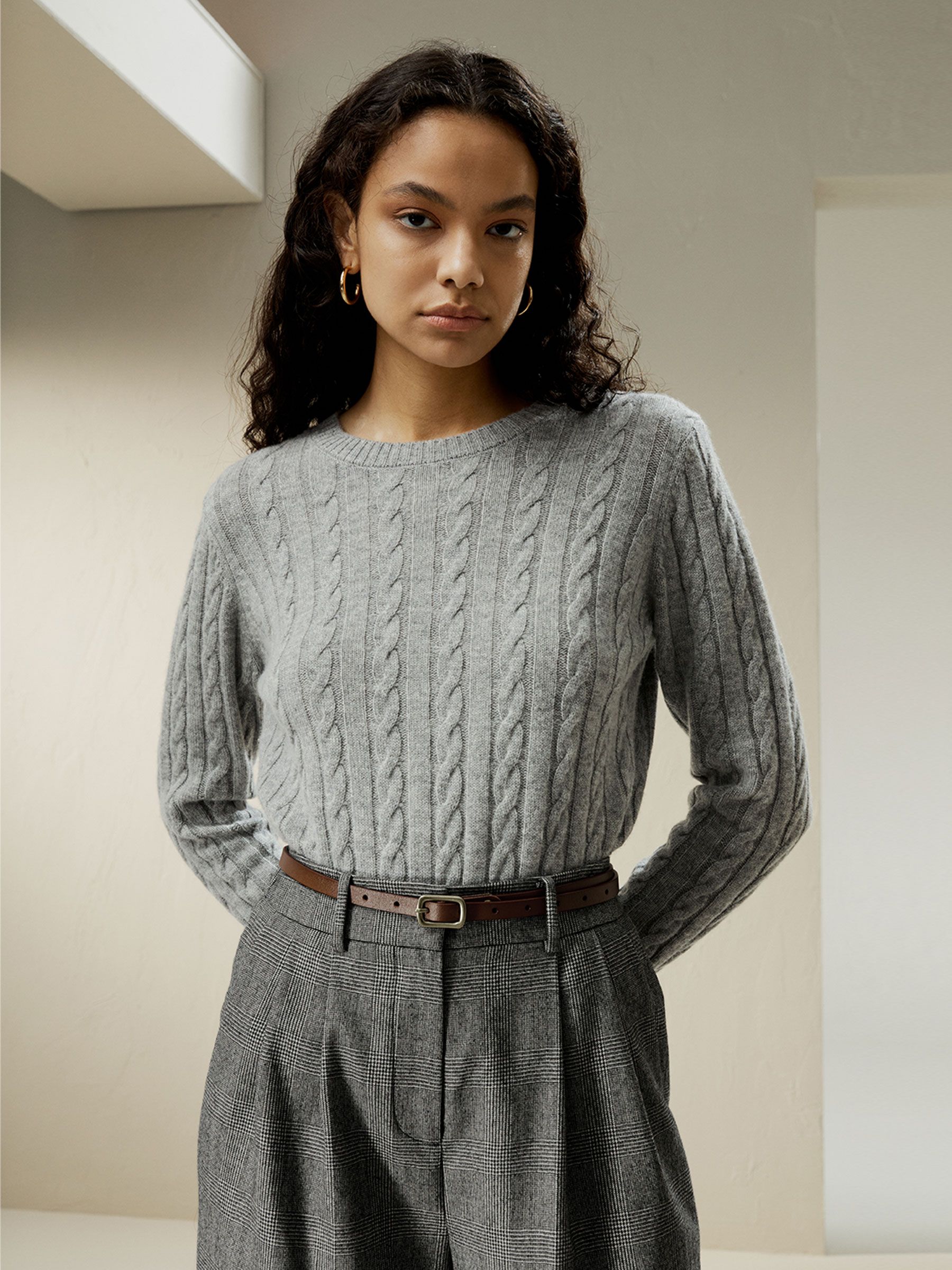 Classic Cable Knit Sweater with Ribbed Edges