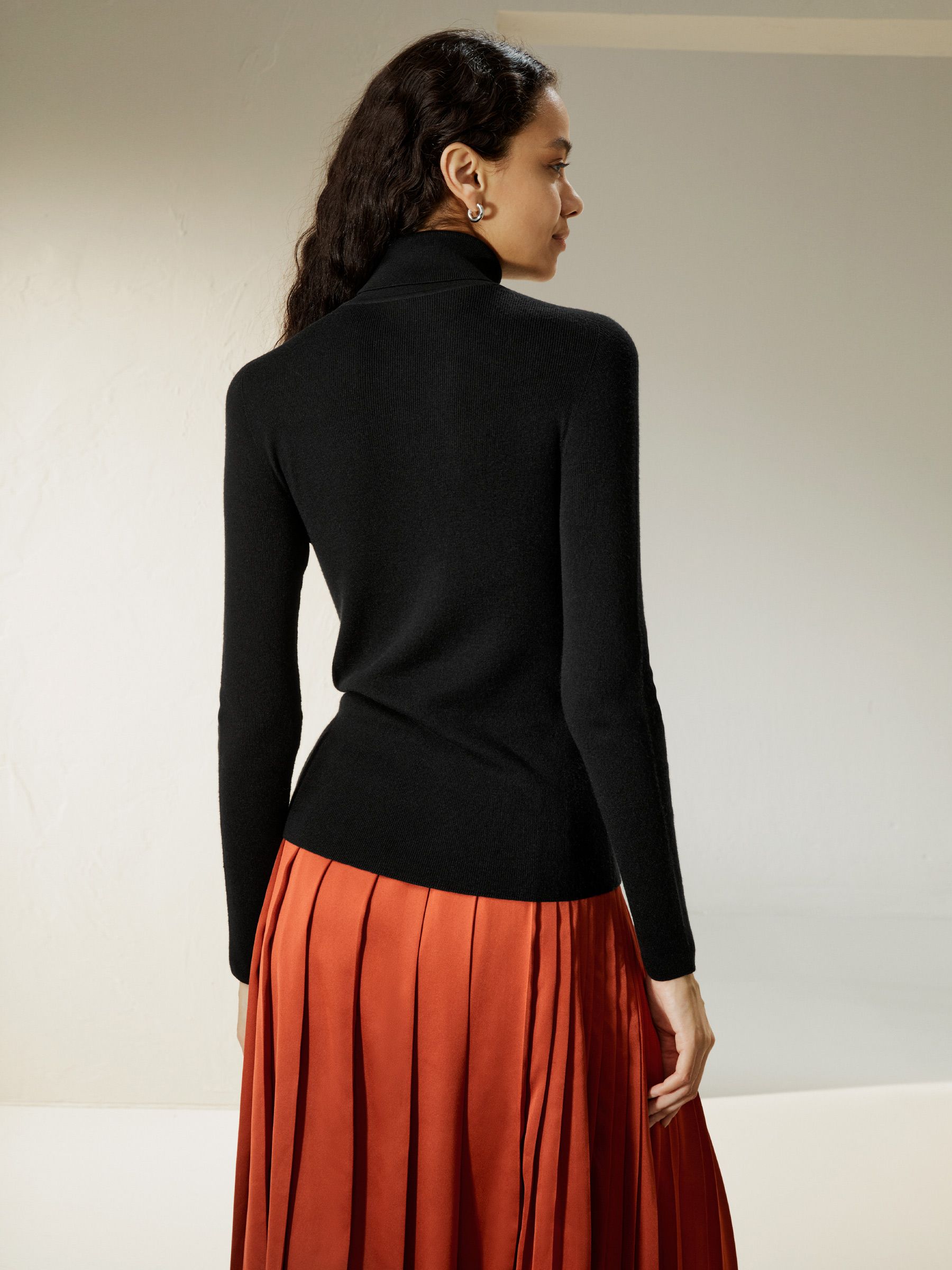 Seamless Silk-Cashmere Blend Turtleneck Sweater