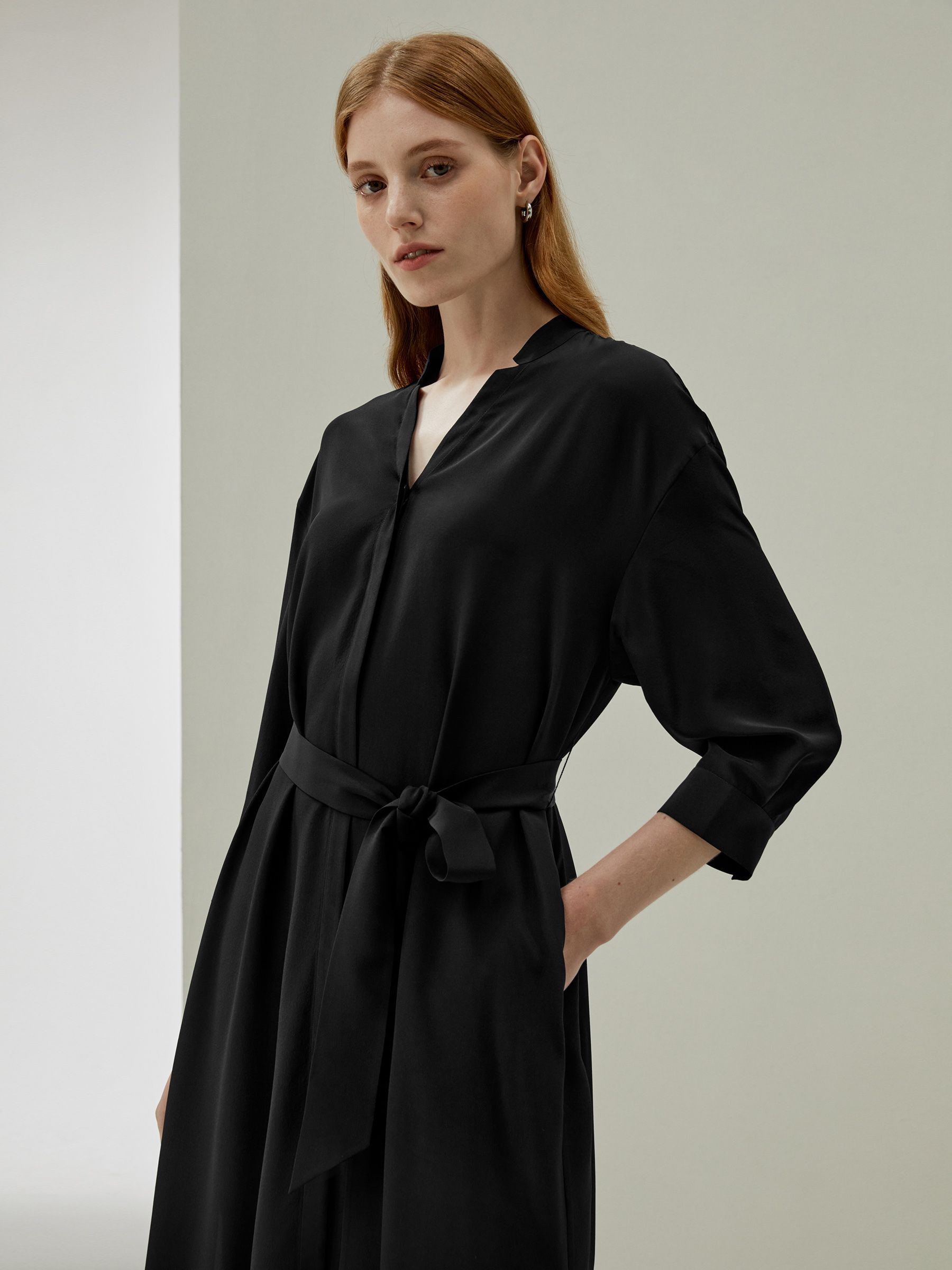 Robe chemise en soie avec poche latérale