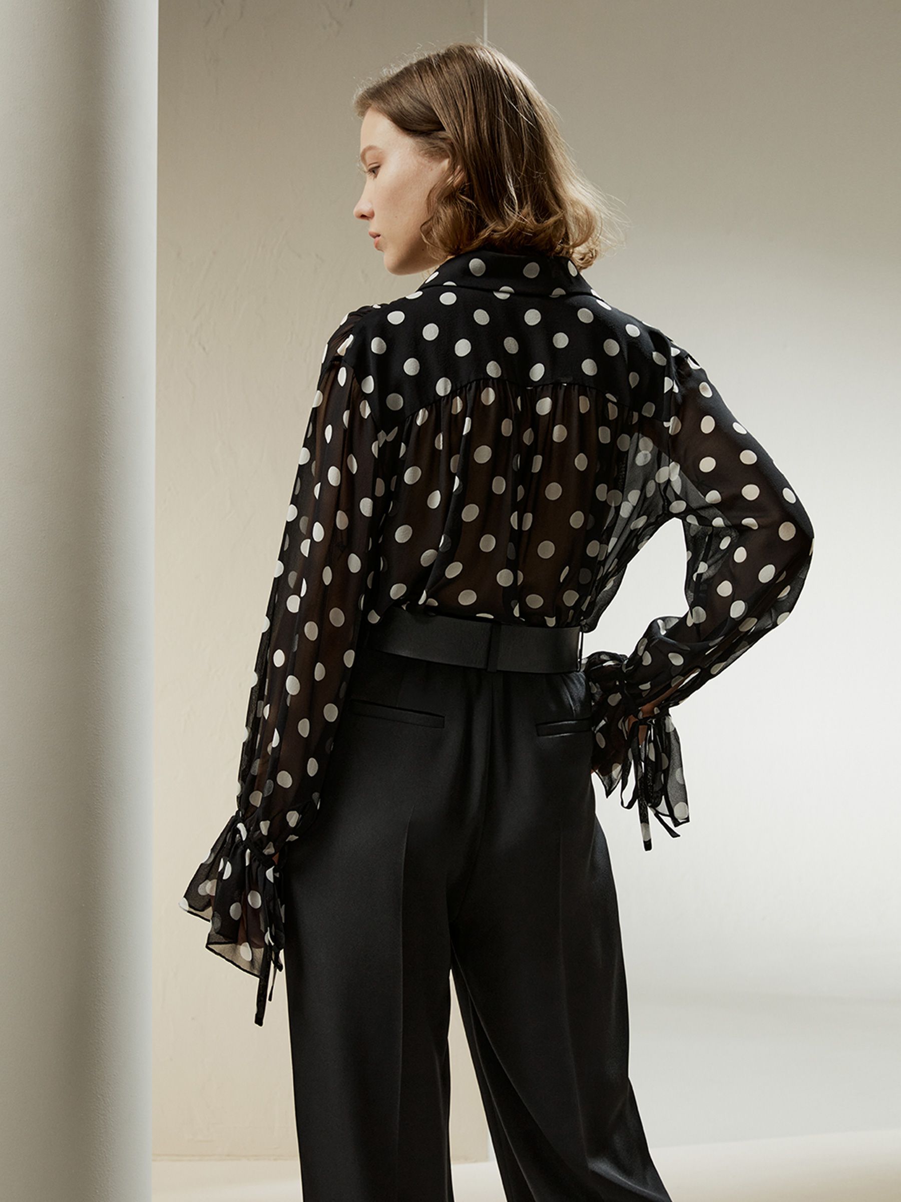 【황신혜 배우님 착용】Polka Dots Georgette Blouse